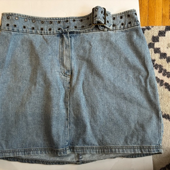 Denim later 80s early 90s skirt with belt attached - Picture 2 of 5
